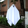 Decorazione di Halloween fantasma bianco appeso con faccia da cartone e corda - Fantasma Felice