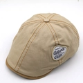 Détail de la casquette plate vintage kaki en sergé de coton avec écusson brodé design - M (56-58cm) / 06 Beige