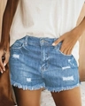 Short en jean slim bleu délavé avec détails déchirés et ourlets à franges - S / Bleu clair