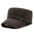Gorra plana de lana para hombre en color marrón oscuro con textura y detalle de logo metálico - Ajustable / café