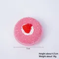 Bomba da bagno a forma di ciambella rosa da 7 cm con fragola e dettagli crema - Rosso-Pangrattato Lampone
