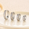 Set di quattro orecchini a cerchio in argento con zirconi quadrati sfumati - 6mm / Argento