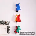 Vista dettagliata di tre Re Magi da 30cm appesi a una scala di corda per decorazione - 30cm Tre Re Scala di Arrampicata