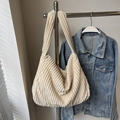 Borsa tote minimalista in velluto a coste beige, stile hobo con trama a righe larghe - Beige