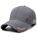 Casquette de baseball en mesh gris foncé avec broderie dorée et aération au laser - Gris clair