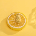 Cartoon Ananas Emaille Brosche mit goldenem Rand auf einer Zitronenscheibe - Ananas-Stil (CC602)