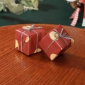 Set di due scatole regalo natalizie rosse con motivi a piume dorate e cordini in argento - 3cm / Rosso Maculato