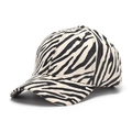 Gros plan sur la texture du tissu à motif zèbre d'une casquette avec visière courbée - Taille unique / Blanc Cassé