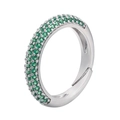 Dettaglio dell'anello d'argento regolabile con tre file di zirconi verde smeraldo - Platino Zircone Verde