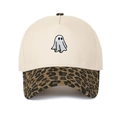 Nahaufnahme der Five-Panel-Trucker-Cap mit Geisterstickerei und Leopardendruck-Schirm - Verstellbar / Leopardenprint