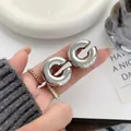 Ear cuff a forma di U in argento lucido per orecchie senza fori in mano - 24K / Argento (Pezzo Singolo)