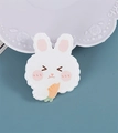 Lindo broche de acrílico de conejo blanco con zanahoria para bolsos DIY - Conejo Comiendo Zanahoria
