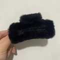 Minimalistische schwarze Plüsch-Haarklammer für Damen mit weicher Textur und robustem Design - Quadratisch Schwarz / 12cm