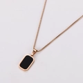 Collar de oro rosa con colgante rectangular negro y cadena de caja con diseño minimalista - Oro rosa