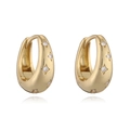 Détail de boucles d'oreilles en U dorées avec incrustation d'étoile en zircon - Style Losange Doré
