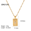Vue macro d'un pendentif rectangulaire plaqué or 18K avec texture soleil et zircon serti - Collier Pendentif Rectangle Or (JDN21243)