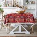 Rechthoekig rood bohemien tafelkleed met fleurig jacquardpatroon en franje-randen - 140x260cm / Rood Embleem Met Witte Kwastjes