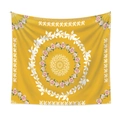 Dettaglio dell'arazzo mandala giallo senape con motivo di rose rosa e dettagli di foglie - 73*95CM / Mandala giallo senape