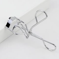 Zilveren roestvrijstalen wimperkruller met zwarte kussentjes op minimalistische basis - Met Veer / Zilver