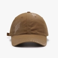 Berretto da baseball in cotone lavato marrone terra con fori consumati e stile vintage - Cammello