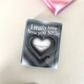 Dettaglio di un album fotografico nero da 3 pollici con ritaglio a cuore per card - Nero Sfumato
