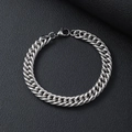 Klassisches silbernes Edelstahl Panzerarmband mit Karabinerverschluss auf schwarzem Grund - 5.0mm Breite - 21cm Länge / Silber