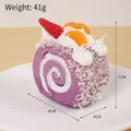 Rotolo di torta artificiale alla patata dolce viola con panna e frutta finta - Singolo - Senza Magnete / Viola