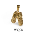 Ciondolo scarpe da ginnastica hip hop placcato oro 24K con dettagli di lacci e texture - Sneaker Dorata (WQ08)