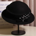Elegante cappello cloche in lana nera con perle bianche e fiocco in stile retrò - M(56-58CM) Regolabile / Nero