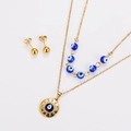 Détail d'un ensemble collier œil bleu doré avec des boucles d'oreilles assorties - Or Bleu