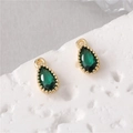 Détail du pendentif goutte d'eau vert émeraude avec bordure dorée et boucle - Pendentif Goutte d'Eau Vert Émeraude (D1604)