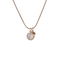 Elegante collana in oro rosa con ciondolo rotondo in pietra occhio di gatto su sfondo bianco - Oro rosa