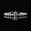 Pulsera de corona en acero de titanio plateado con cuentas texturizadas sobre fondo negro - Color Acero Corona 6 Cuentas de Piña