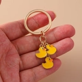 Portachiavi creativo in oro con tre anatre in smalto giallo e becchi arancioni - Anatroccolo