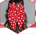Rode haarstrik met witte sterren gedragen door model voor Onafhankelijkheidsdag - Veerclips / Rood