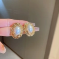 Orecchini vintage in metallo dorato con perle bianche ovali e bordi a trama a spirale - 35# Perla Ovale Dorata