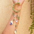 Attrape-soleil lune dorée avec pierres vertes et pendentifs en cristal arc-en-ciel - Aventurine verte avec perles octogonales et goutte de cristal