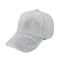 Detalle de la gorra de béisbol de felpa gris claro con textura de rayas suaves - Ajustable / Gris