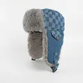 Chapeau aviateur en denim à carreaux bleu et blanc avec doublure épaisse en fausse fourrure - Taille unique / Bleu Clair (Damier)