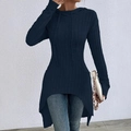 Détail du sweat à capuche en maille côtelée bleu marine avec ourlet asymétrique - S / Bleu