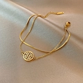 Pulsera de doble capa de acero al titanio dorado con cadena de serpiente y amuleto suerte - Pulsera con Colgante de Fortuna de Doble Capa / Dorado