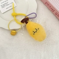 Détail d'un porte-clés poire en peluche jaune avec mousqueton violet et cordon - Style Banane (L51181)