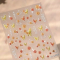 Stickers ongles 5D M-1065 avec roses jaunes et papillons sur fond beige chaleureux - Rose Orange Jaune Papillon (M-1065)