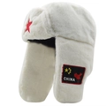 Détail du bonnet trappeur en fausse fourrure blanche avec étoile rouge et écusson Chine - Blanc Chine Carte Style(07)