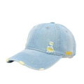 Détail d'une casquette en denim bleu clair usé avec broderie 1994 jaune sur le côté - Réglable (55-60cm) / Broderie Jaune/Denim Bleu Clair