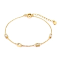 Dettaglio della collana in acciaio al titanio dorato con zirconi e ciondolo a cuore - Bracciale con Zircone Quadrato / Oro