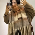Karierter Mohair-Schal mit Fransen in Braun, Beige und Grau im Farbverlauf-Stil - 40-230cm / Kamelfarben