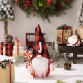 Bambola gnomo di Natale a quadri rossi e neri con ricamo di lettere decoro festa. - Stile Lettera J