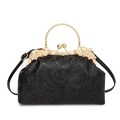 Schwarze Retro-Muscheltasche mit Blumenprägung und goldenem Metallgriff - Schwarz