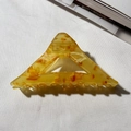 Pinza de pelo triangular francesa con patrón de carey ámbar en resina lisa - Amarillo